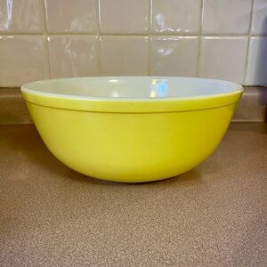 Vintage Pyrex Yellow Mixing Bowl 4 quarts